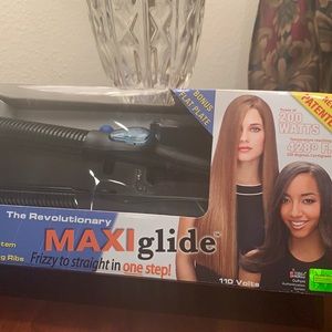 NWOT: : MAXIMUS MAXIglide Ceramic Hair Straightener